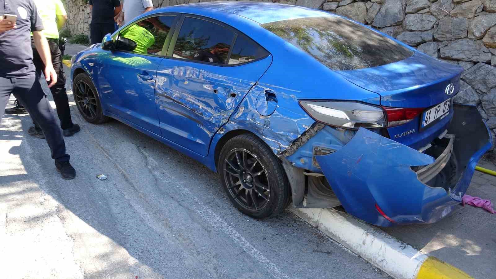 Pendik’te freni tutmayan çekici ortalığı savaş alanına çevirdi: 2 araca ve apartmana çarptı