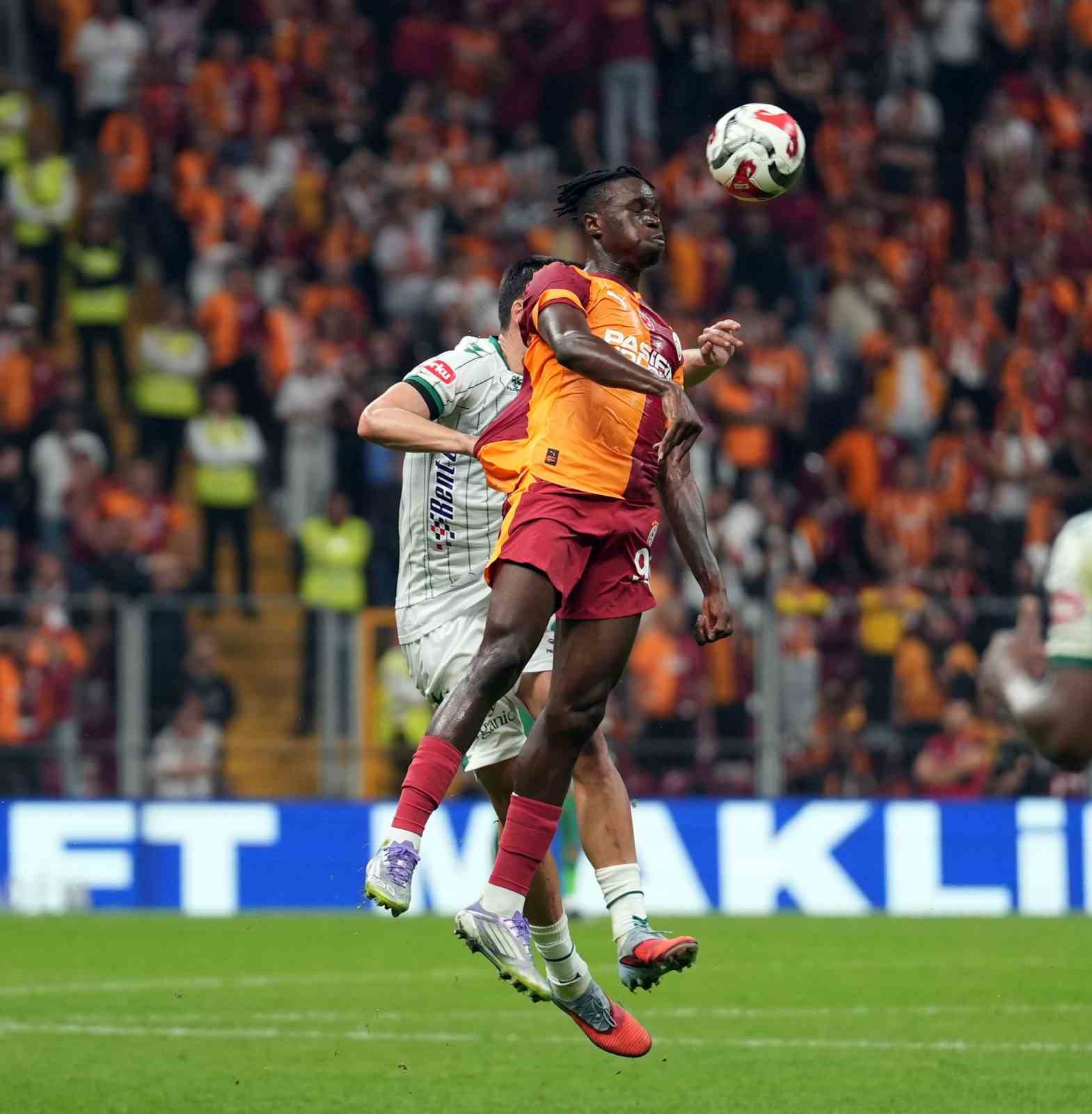 Trendyol Süper Lig: Galatasaray: 2 - Konyaspor: 0 (İlk yarı)
