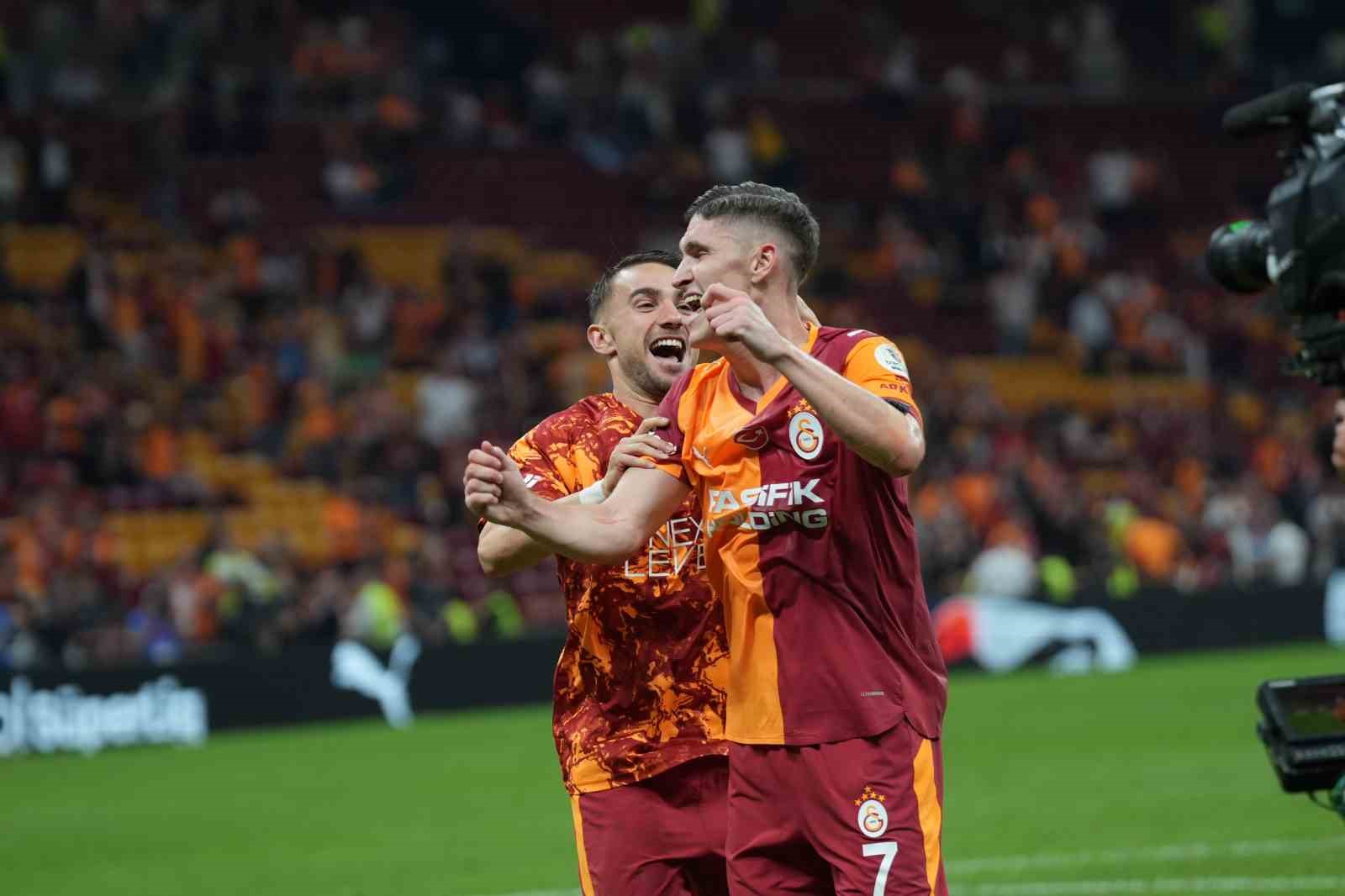 Maç sonu 3’lüsü Roland Sallai ve Uğurcan Çakır’dan