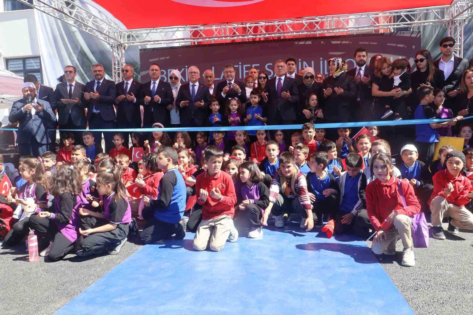 Bakan Yumaklı: "Tarımın, ormanın ve suyun olmadığı bir d&uuml;nya, bizim d&uuml;nyamız değildir"
