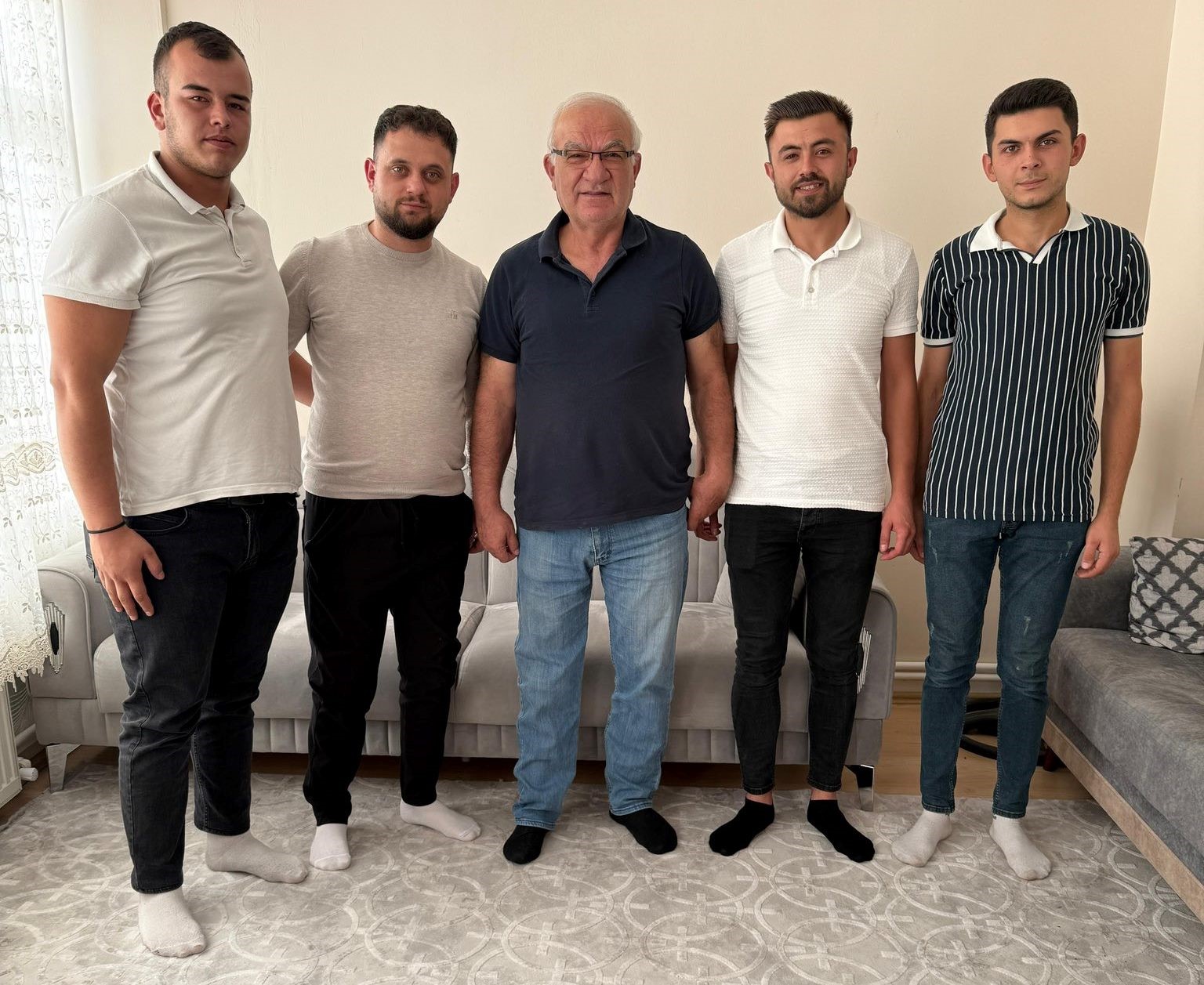 Hisarcık AK Gen&ccedil;likten &uuml;ye kaydı ve esnafa T&uuml;rk bayrağı dağıtımı
