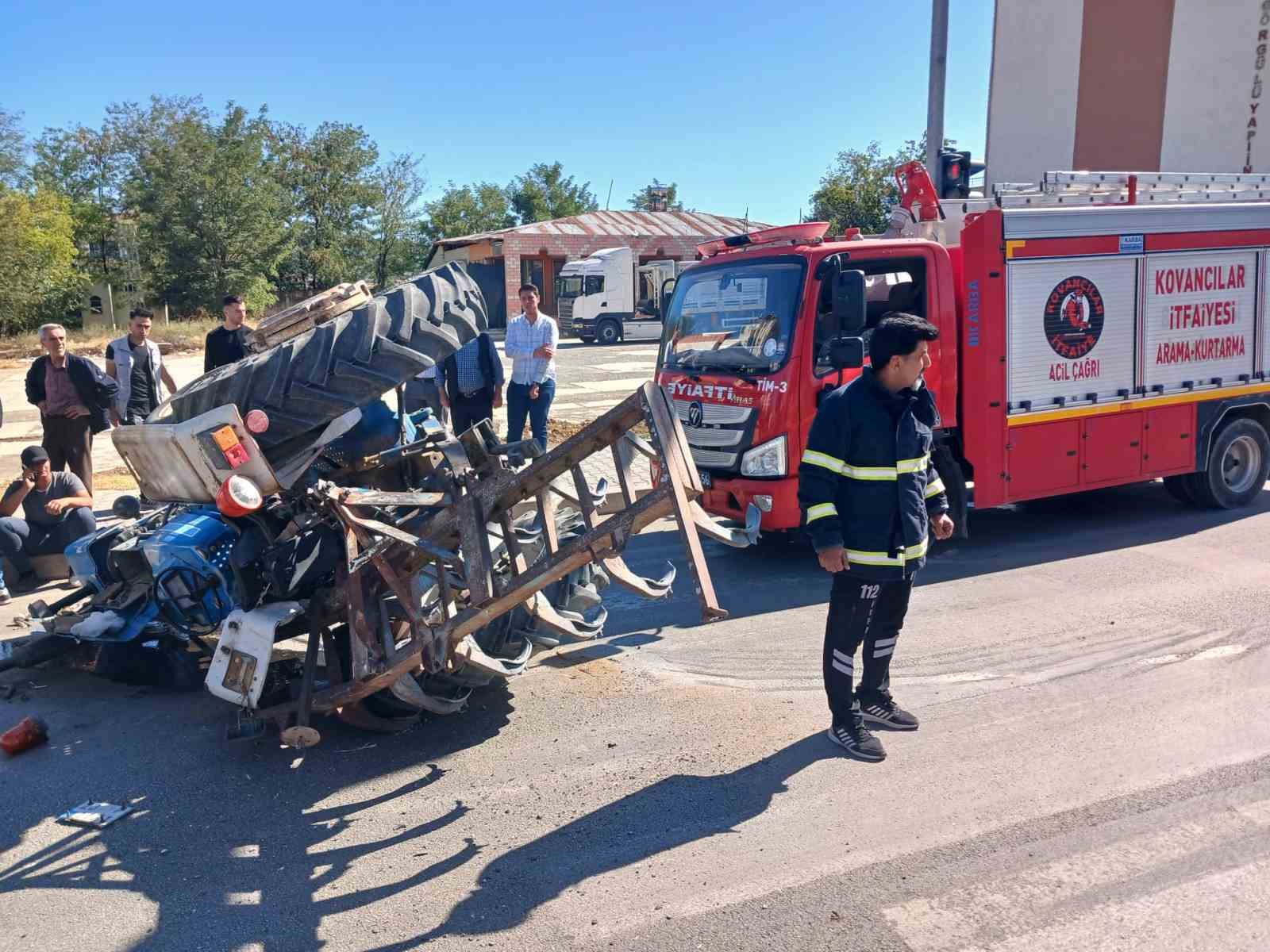 Elazığ’da traktör devrildi: 2 yaralı
