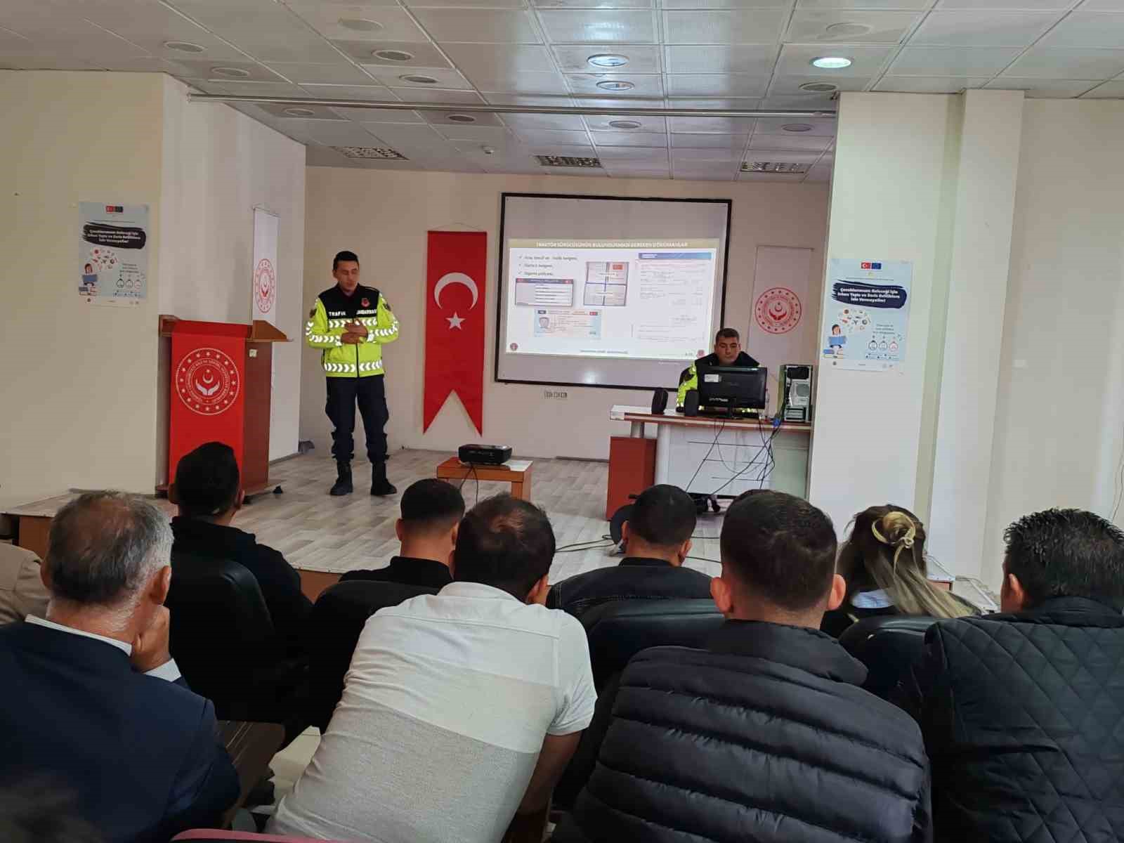 Patnos’ta tarım araçları sürücülerine bilgilendirme semineri