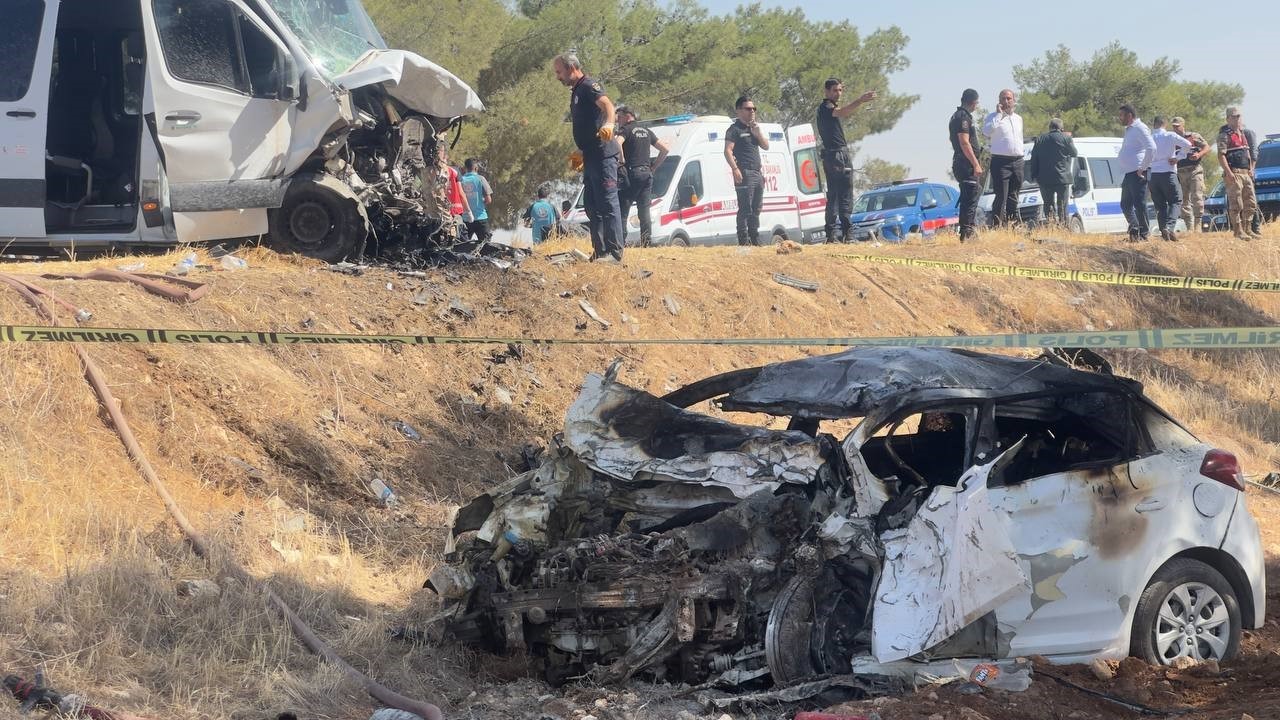 Genç sürücü yanarak hayatını kaybetti