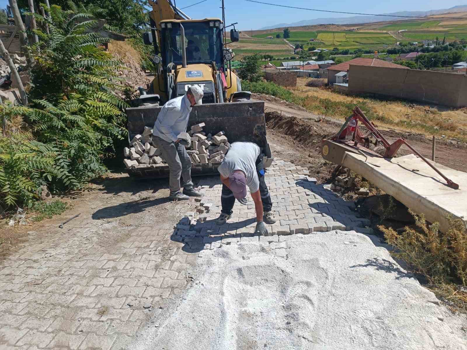 Bünyan’da altyapı ve yol çalışmaları hız kesmeden devam ediyor