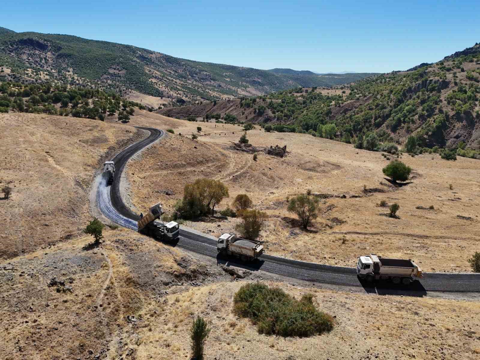Bingöl’de 650  kilometrelik yol asfaltlama ve bakım çalışma gerçekleştirildi