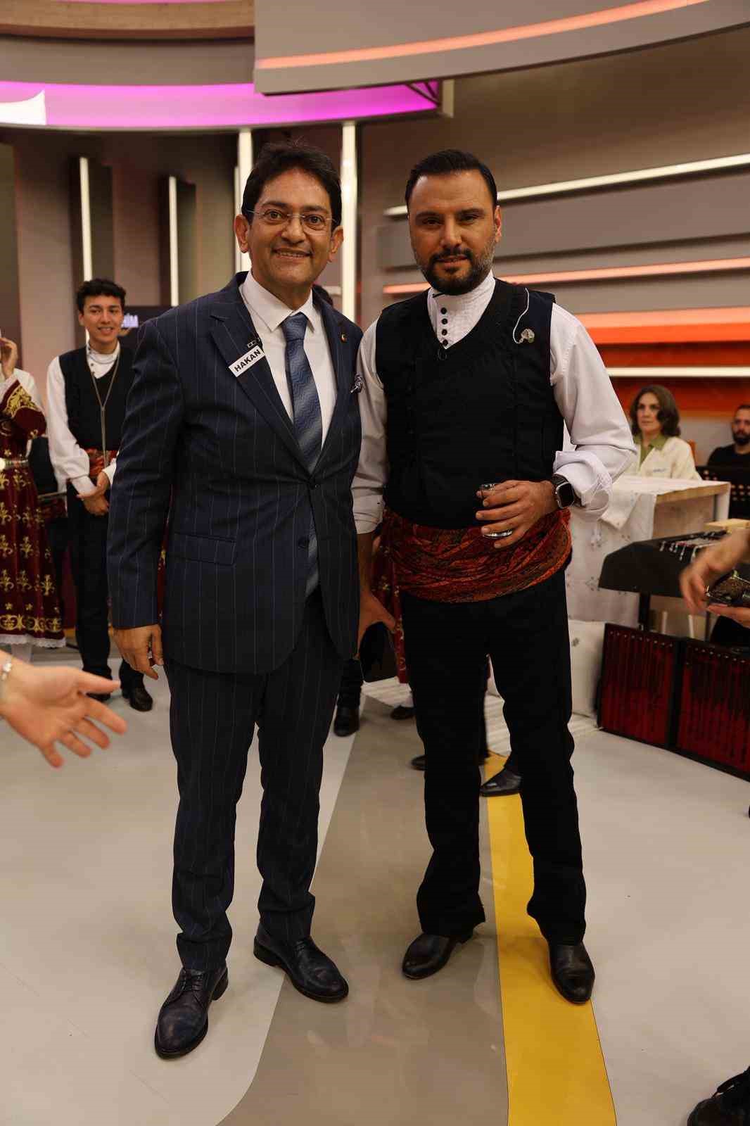 "Alişan ile hayata g&uuml;l&uuml;mse" yeni sezona Erzurum ile merhaba dedi
