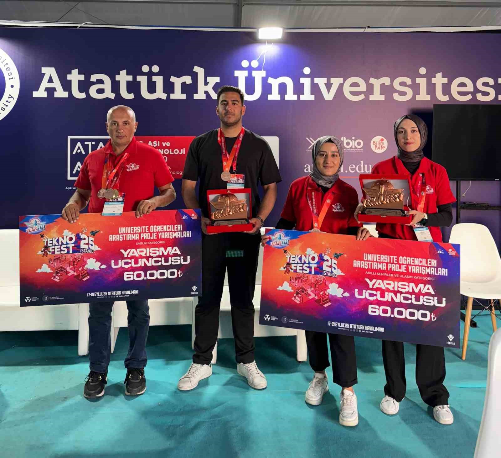 TEKNOFEST 2025&rsquo;e Atat&uuml;rk &Uuml;niversitesi damgası: 11 madalya ile b&uuml;y&uuml;k başarı
