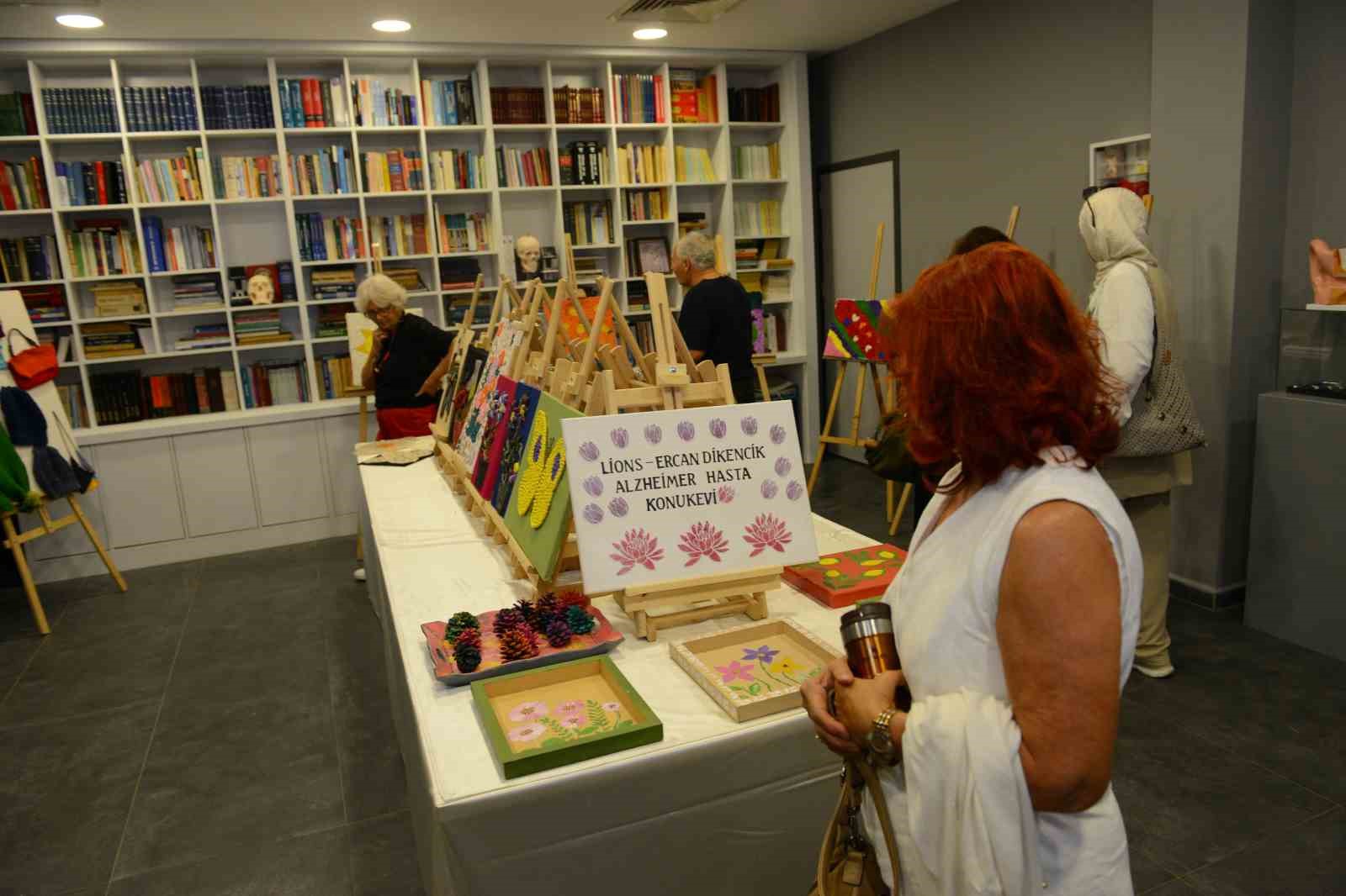 Nil&uuml;fer&rsquo;de Alzheimer konuşuldu
