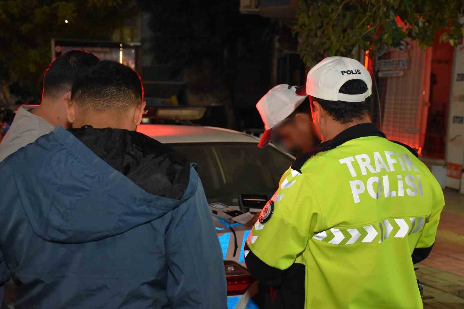 Siirt&rsquo;te trafik denetimlerinde 19 ara&ccedil; ve s&uuml;r&uuml;c&uuml;s&uuml;ne ceza
