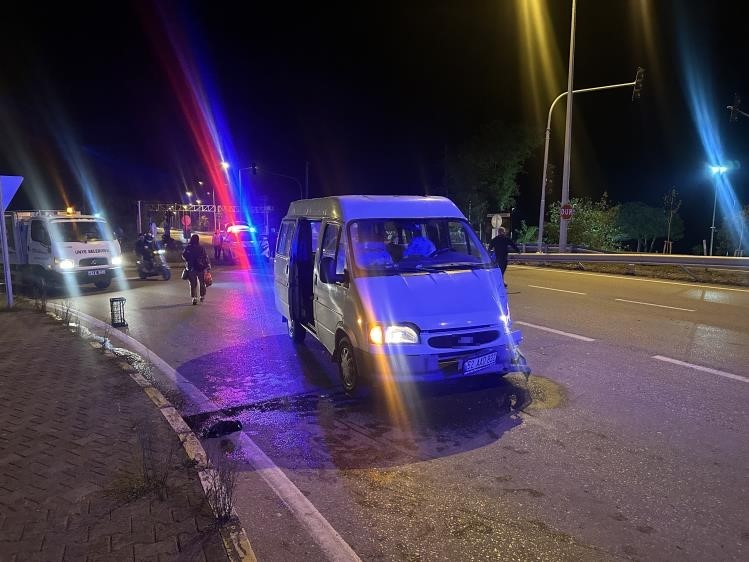 Ordu’da minibüs ile hafif ticari araç çarpıştı: 1 yaralı
