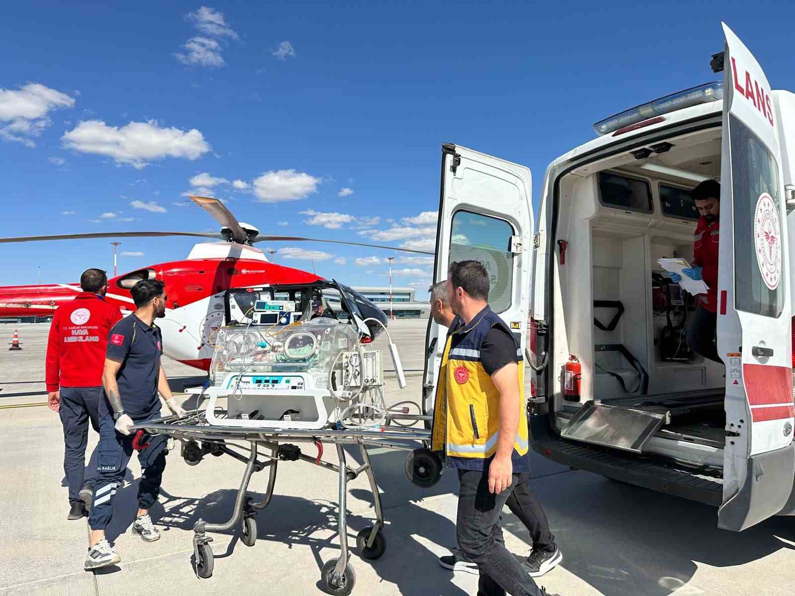 Yenidoğan hasta için helikopter ambulans havalandı