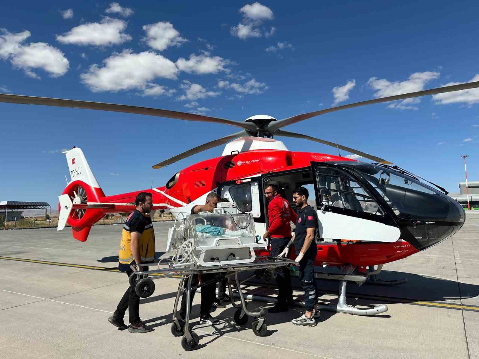Yenidoğan hasta için helikopter ambulans havalandı