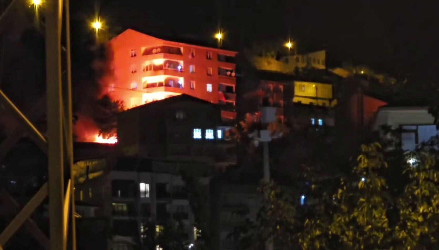 Hakkari’de korkutan yangın