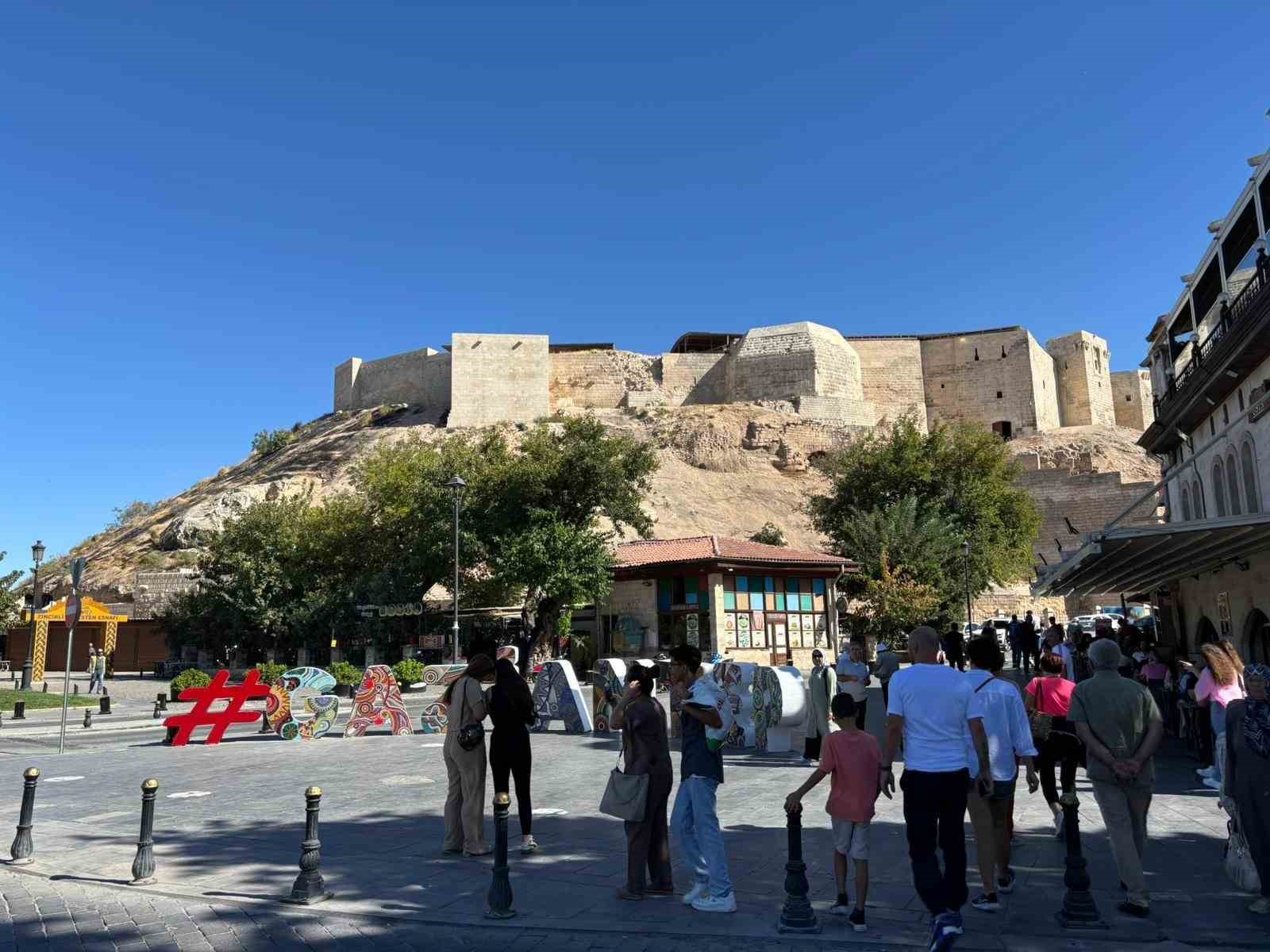 Gaziantep esnafı d&ouml;rt g&ouml;zle kalenin ziyarete a&ccedil;ılmasını bekliyor
