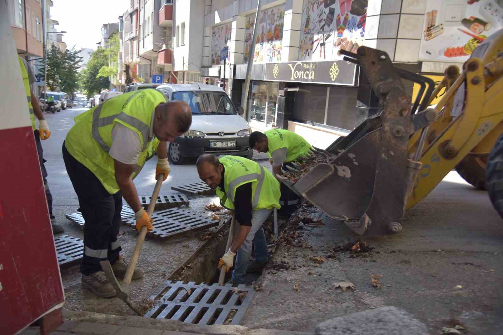 Yağışlar öncesinde mazgallarda temizlik çalışması yapıldı