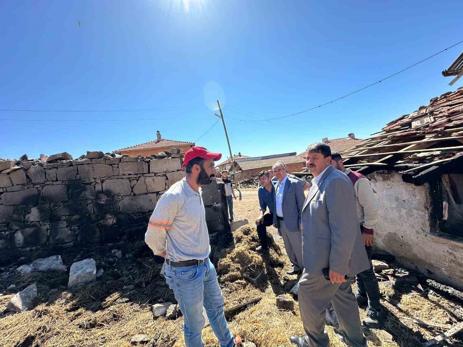 Kütahya İl Genel Meclisinden evi yanan köy muhtarına "Geçmiş olsun" ziyareti