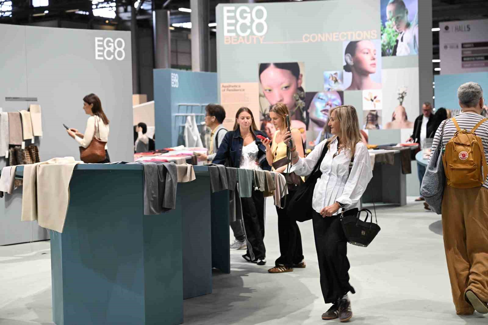 Bursa Kumaşları Paris&rsquo;te genç tasarımcıların vizyonuyla hayat buldu