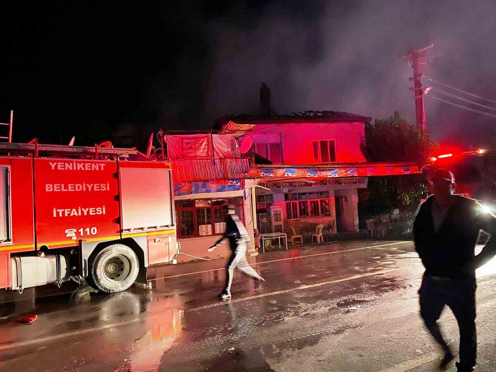 Şaphane’de çıkan yangından 2 ev tamamen yandı, 1 evde hasar oluştu