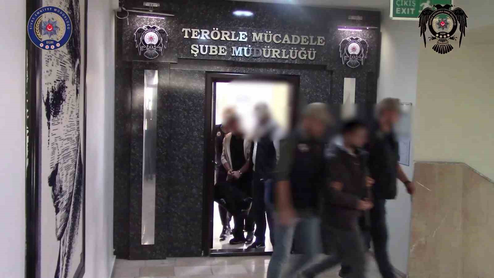 Yeniden örgütlenme çabasındaki 4 FETÖ mensubu yakalandı