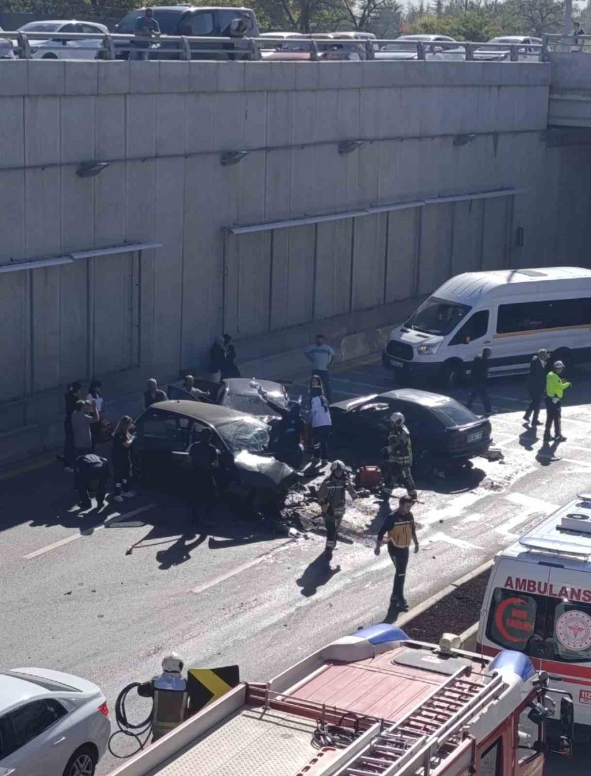 Ankara&rsquo;da zincirleme trafik kazası: 4 yaralı
