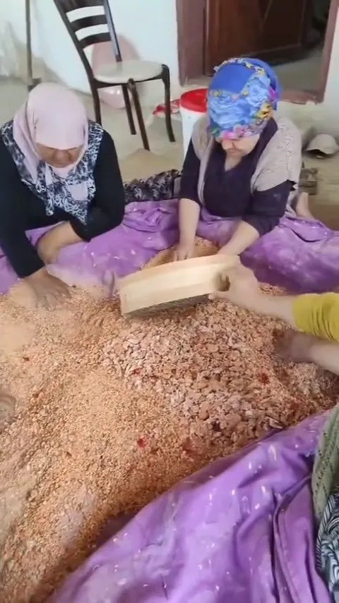 Sinop’ta kadınlar imece usulü tarhana yapımına başladı