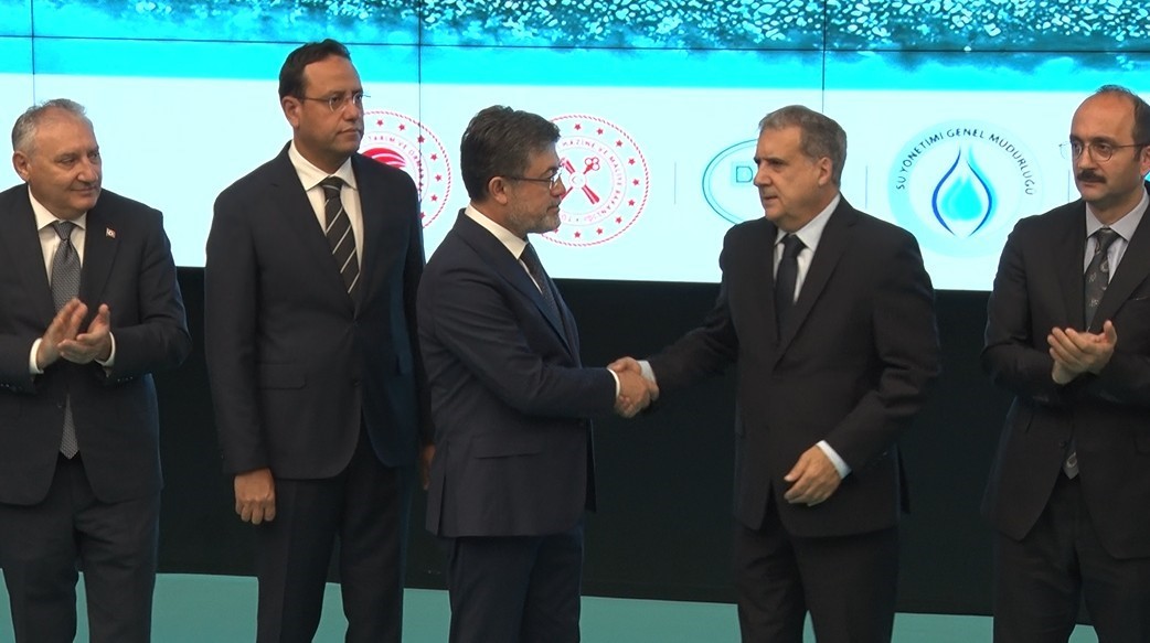 Bakan Yumaklı: "600 milyon dolarlık kaynakla, &uuml;lkemizin d&ouml;rt bir tarafına Taşkın Kontrol Tesisleri inşa edeceğiz"
