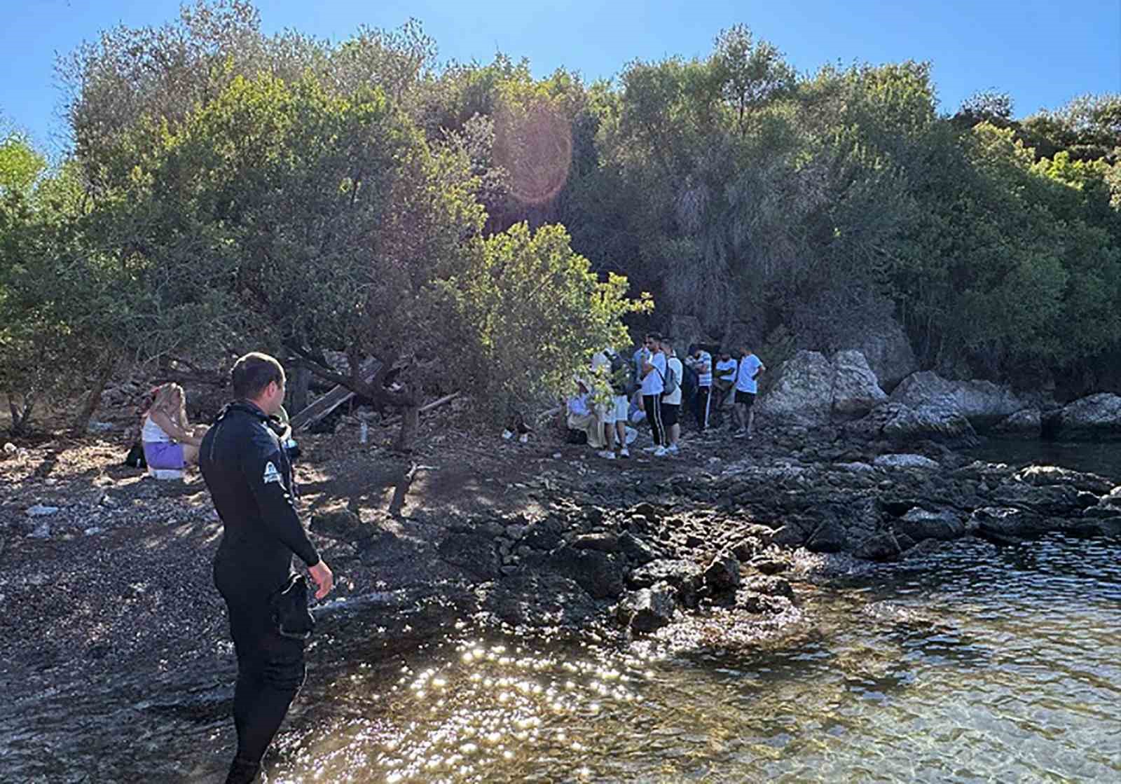 Düzensiz göçmenleri Cennet Adası’na bırakıp gittiler