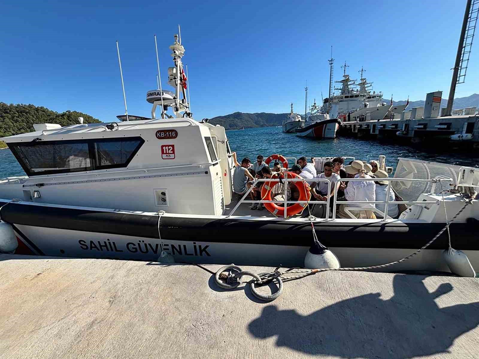 Düzensiz göçmenleri Cennet Adası’na bırakıp gittiler
