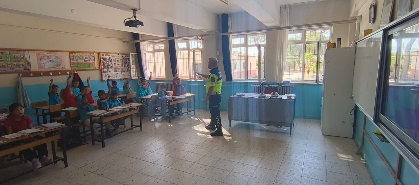 Karacasu&rsquo;da ilkokul öğrencilerine trafik eğitimi