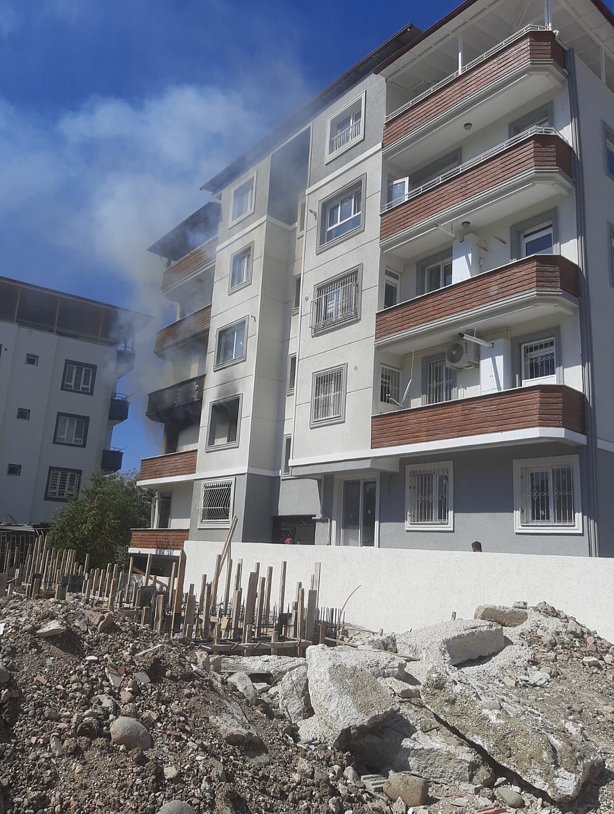 Defne’de apartman dairesinde yangın