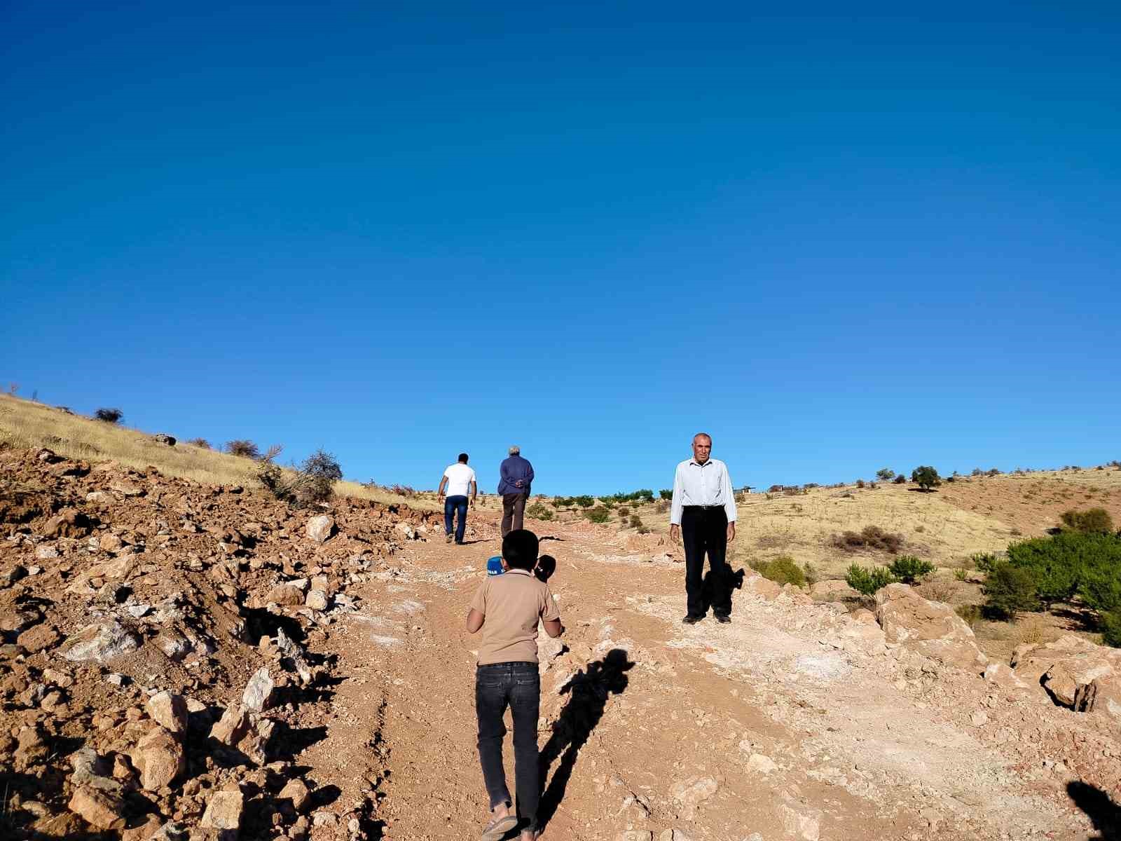 Elazığ Valisi devreye girdi: 40 yıllık yol sorunu çözüldü