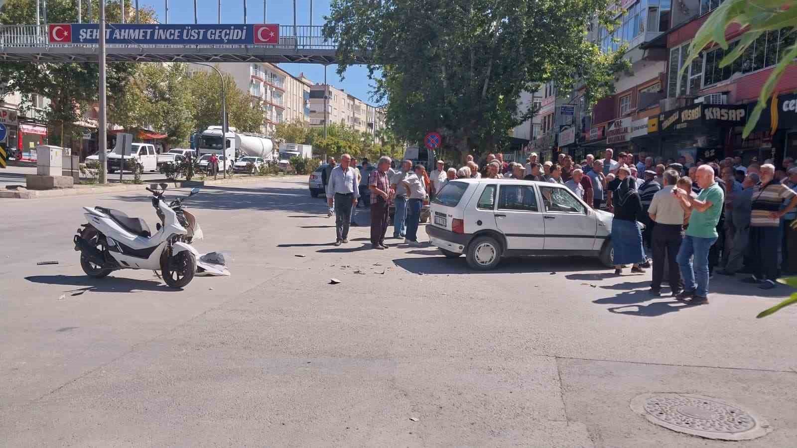 Otomobil ile motosiklet çarpıştı: 2 yaralı