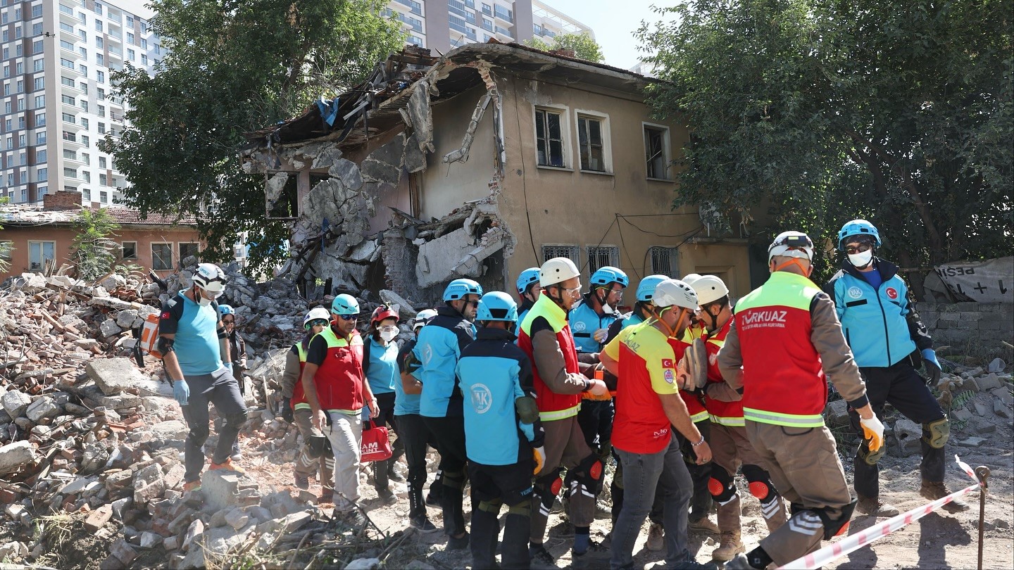 Başkan &Ccedil;olakbayrakdar: "Deprem ger&ccedil;eğini unutmayalım, her daim hazırlıklı olmalıyız"
