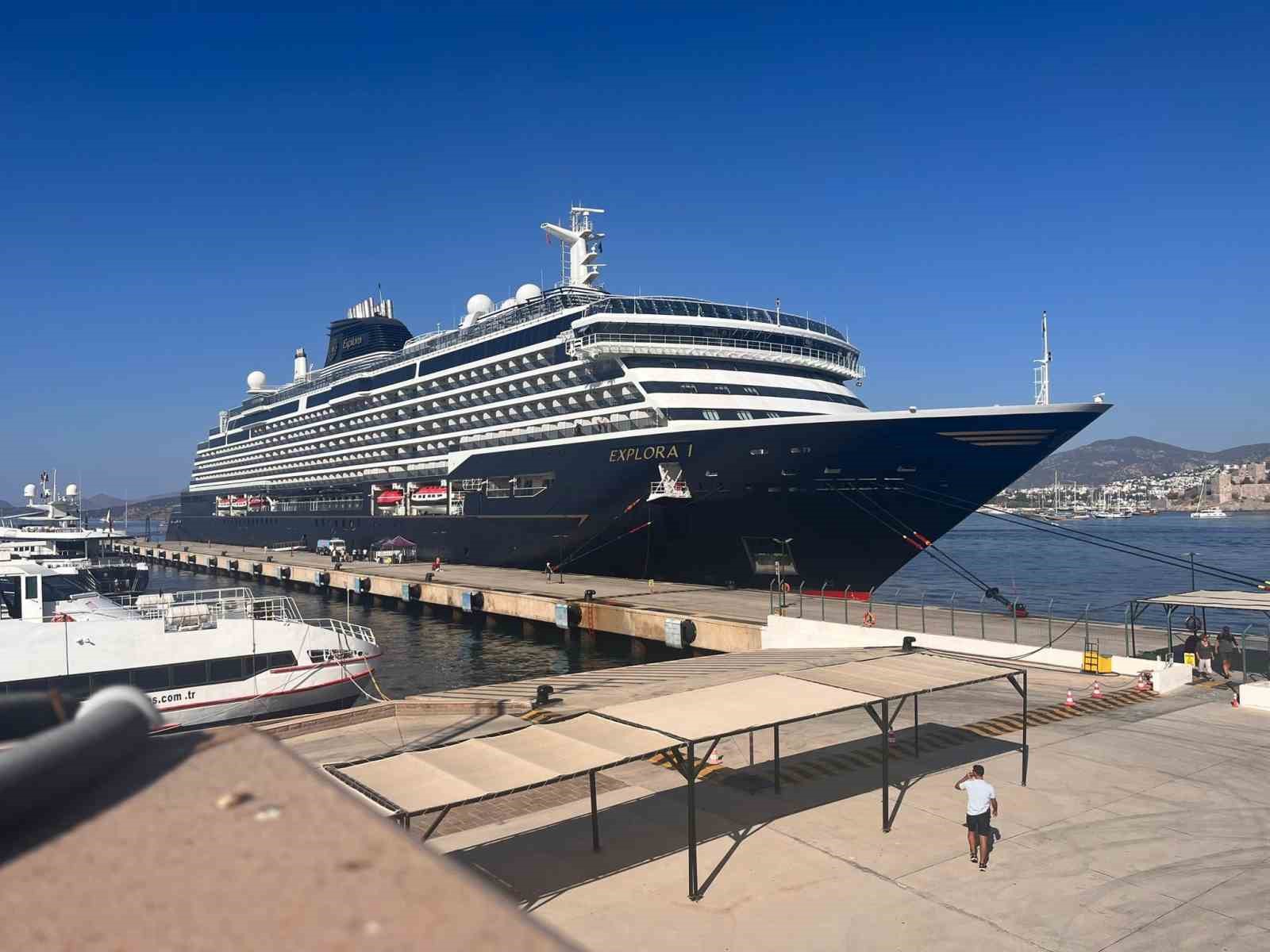 Bodrum&rsquo;a 743 yolcusuyla geldi
