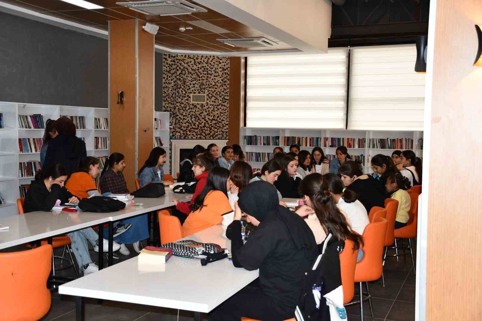 Mazıdağı Belediyesi kütüphaneyi kapatmak istedi, mahkeme ret kararı verdi