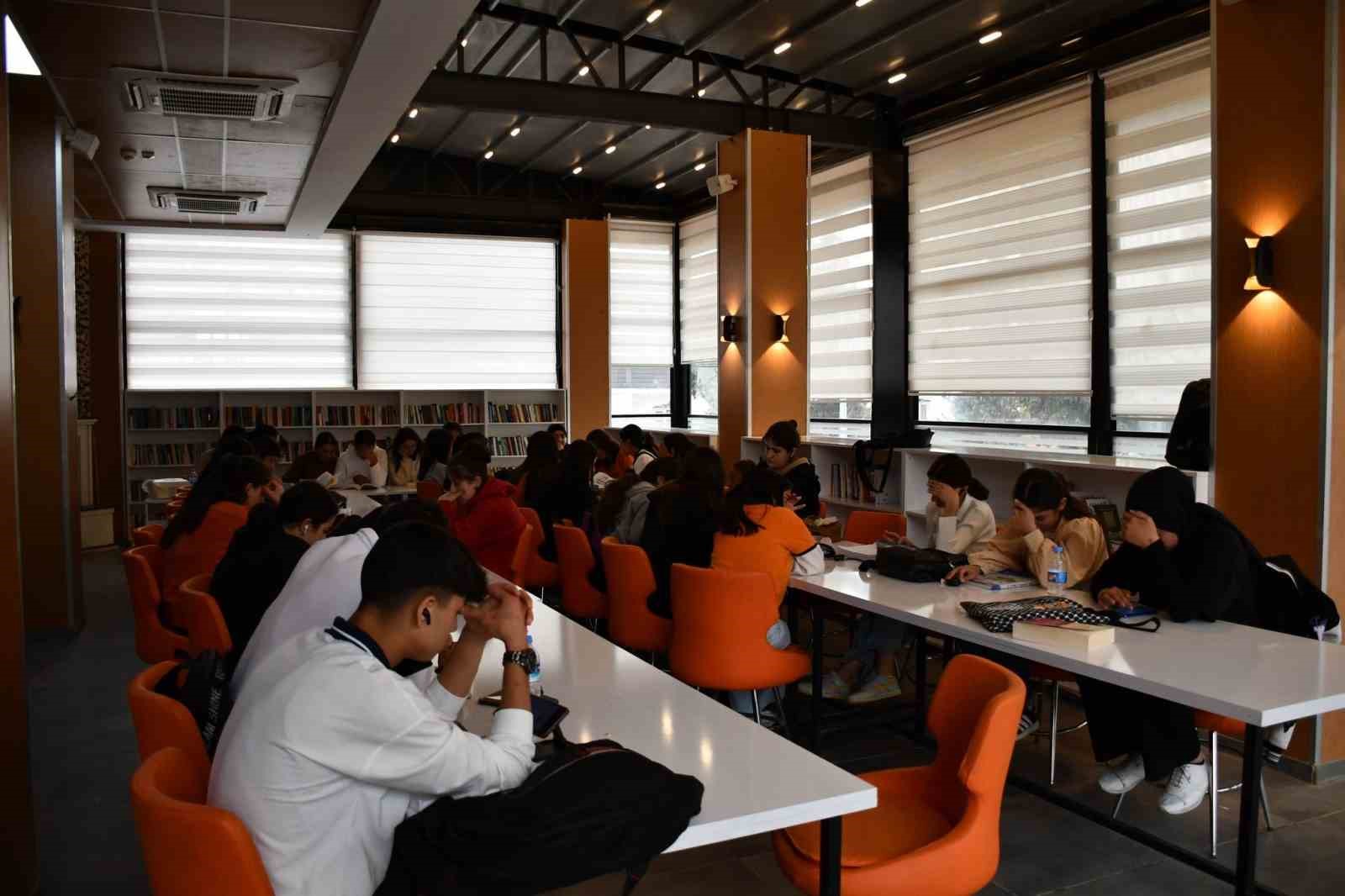 Mazıdağı Belediyesi kütüphaneyi kapatmak istedi, mahkeme ret kararı verdi