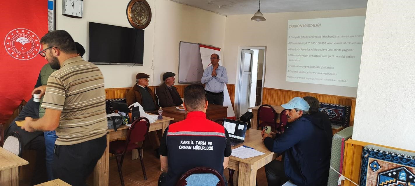 Kars’ta çiftçilere şarbon eğitimi verildi
