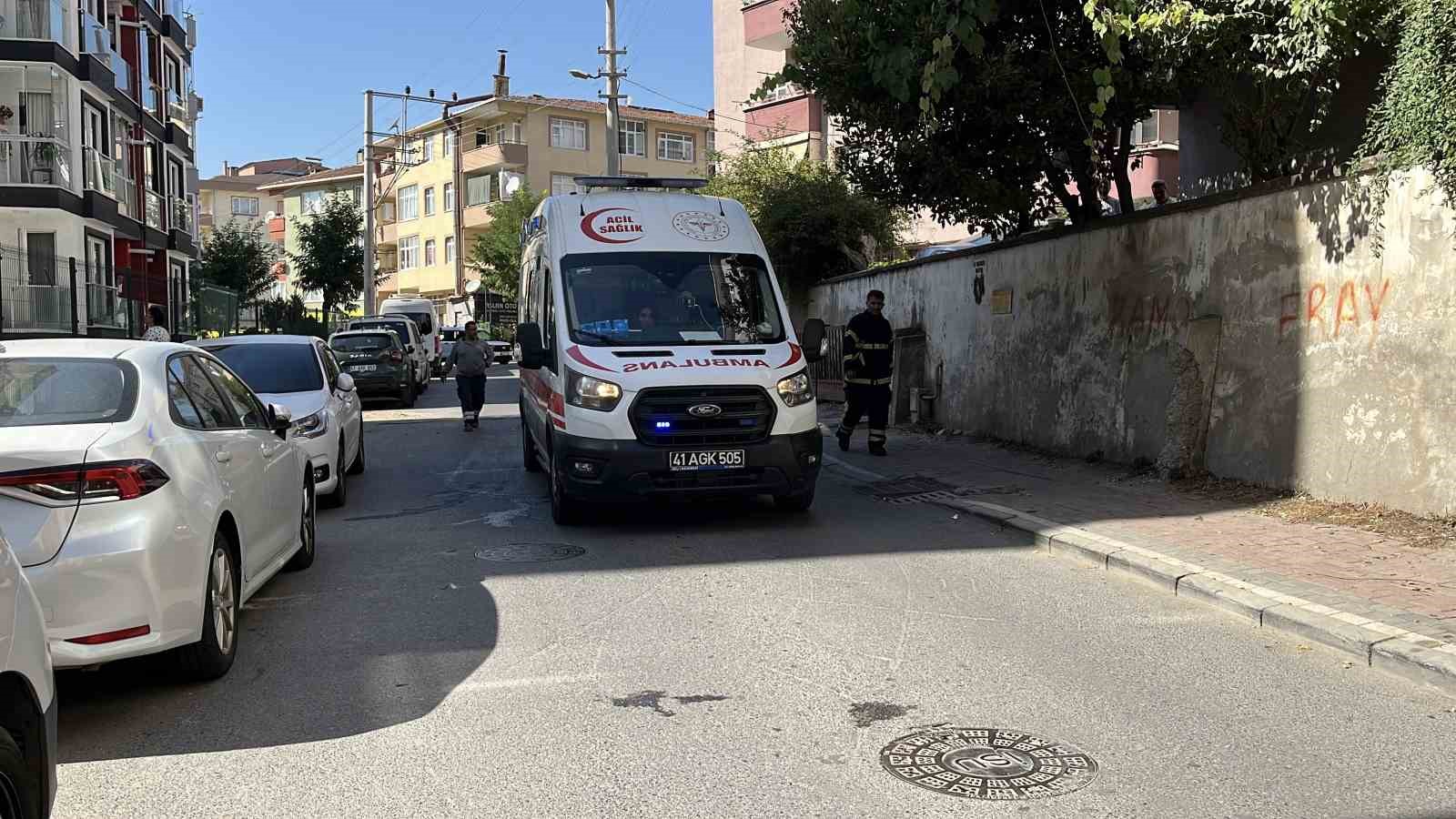 5 katlı apartmanda yangın: 1 kişi dumandan etkilendi