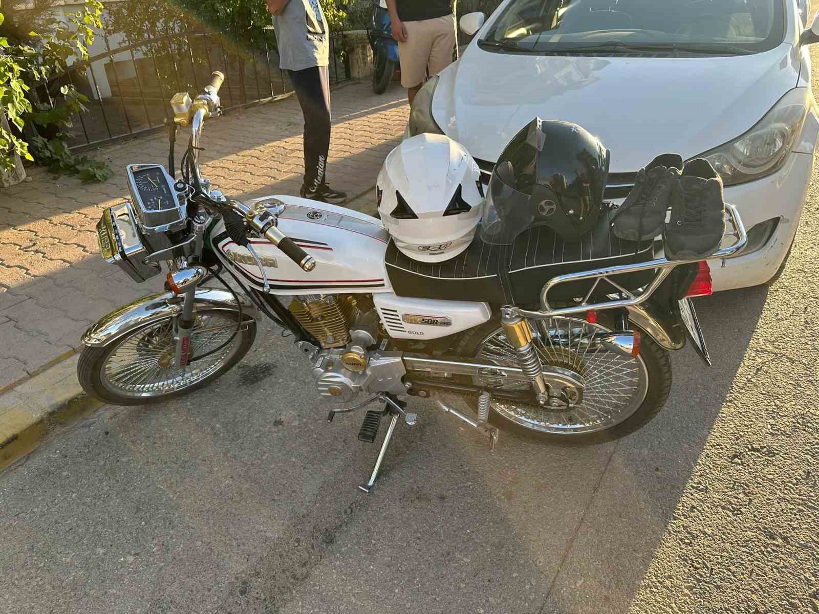 Kontrolden çıkan motosiklet devrildi: 2 yaralı
