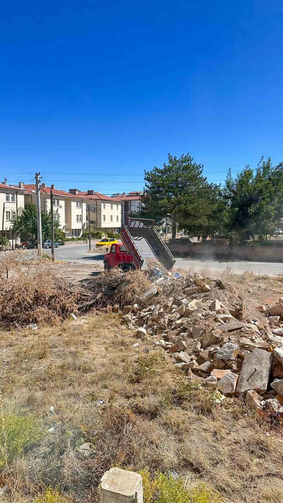 Kırşehir’de kaçak moloz döken sürücü suçüstü yakalandı