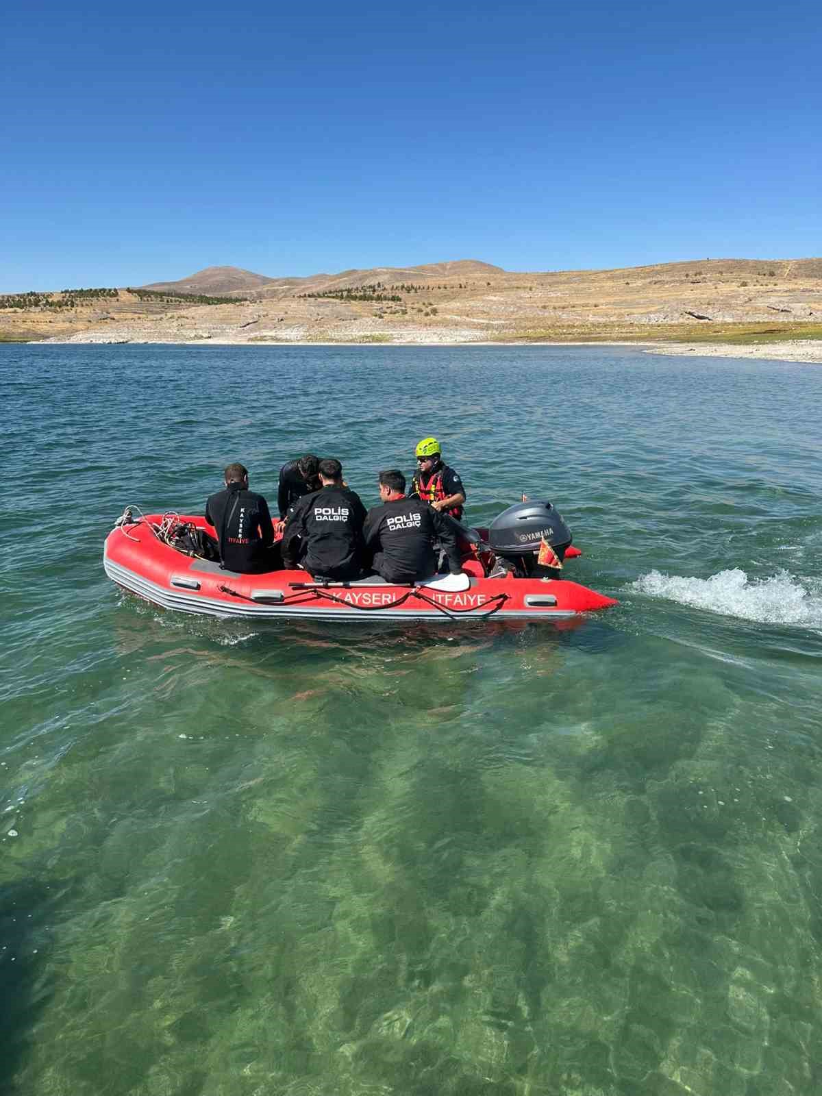 Tatbikat gereği barajda boğulan 2 şahıs polis ekipleri tarafından sudan &ccedil;ıkarıldı
