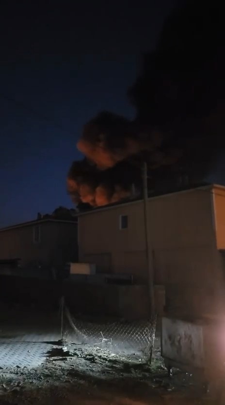 Gelibolu&rsquo;da hurdalıkta &ccedil;ıkan yangın evlere sı&ccedil;radı
