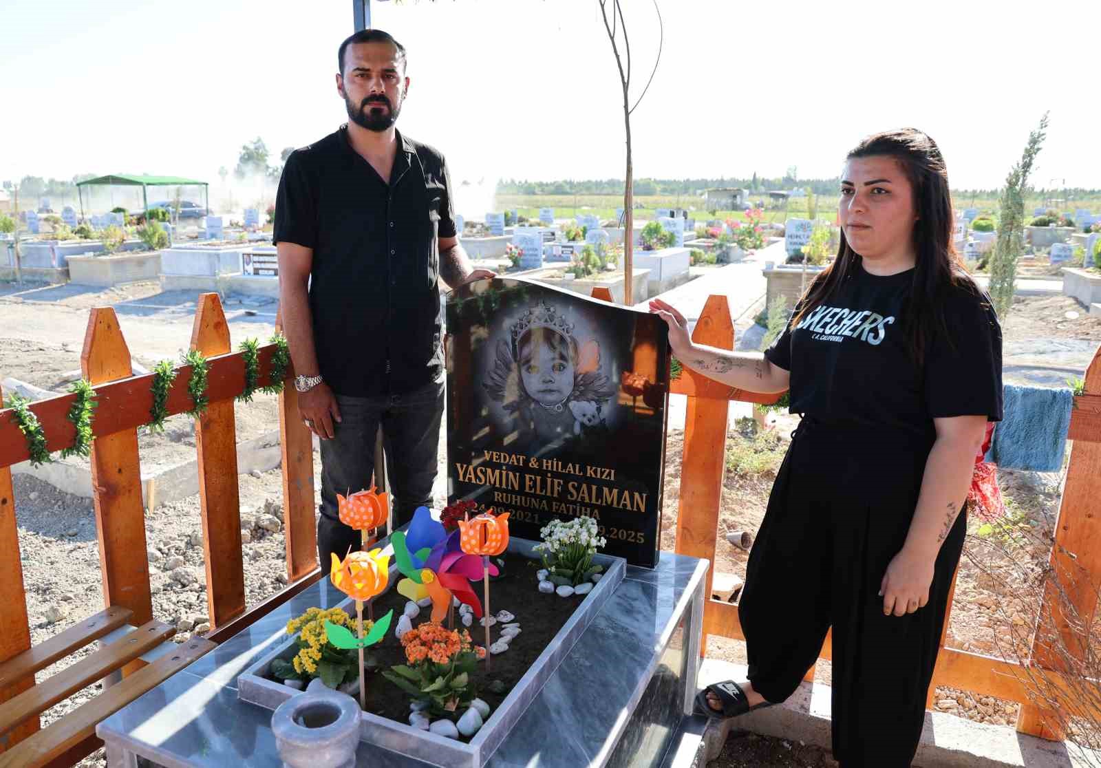 &Ouml;zel hastanenin ihmali sonucu &ouml;ld&uuml;ğ&uuml; iddia edilmişti: Yasmin doğum g&uuml;n&uuml;nde kabri başında balonlarla anıldı
