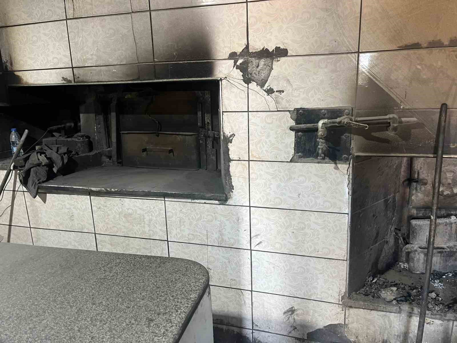 Edirne&rsquo;de ruhsatsız ekmek fırını m&uuml;h&uuml;rlendi
