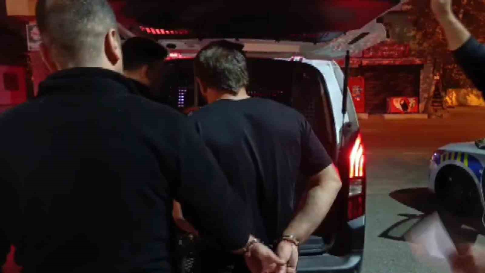 Aranması olan şüpheli polis uygulamasında kardeşinin kimliğini vererek kurtulmaya çalıştı