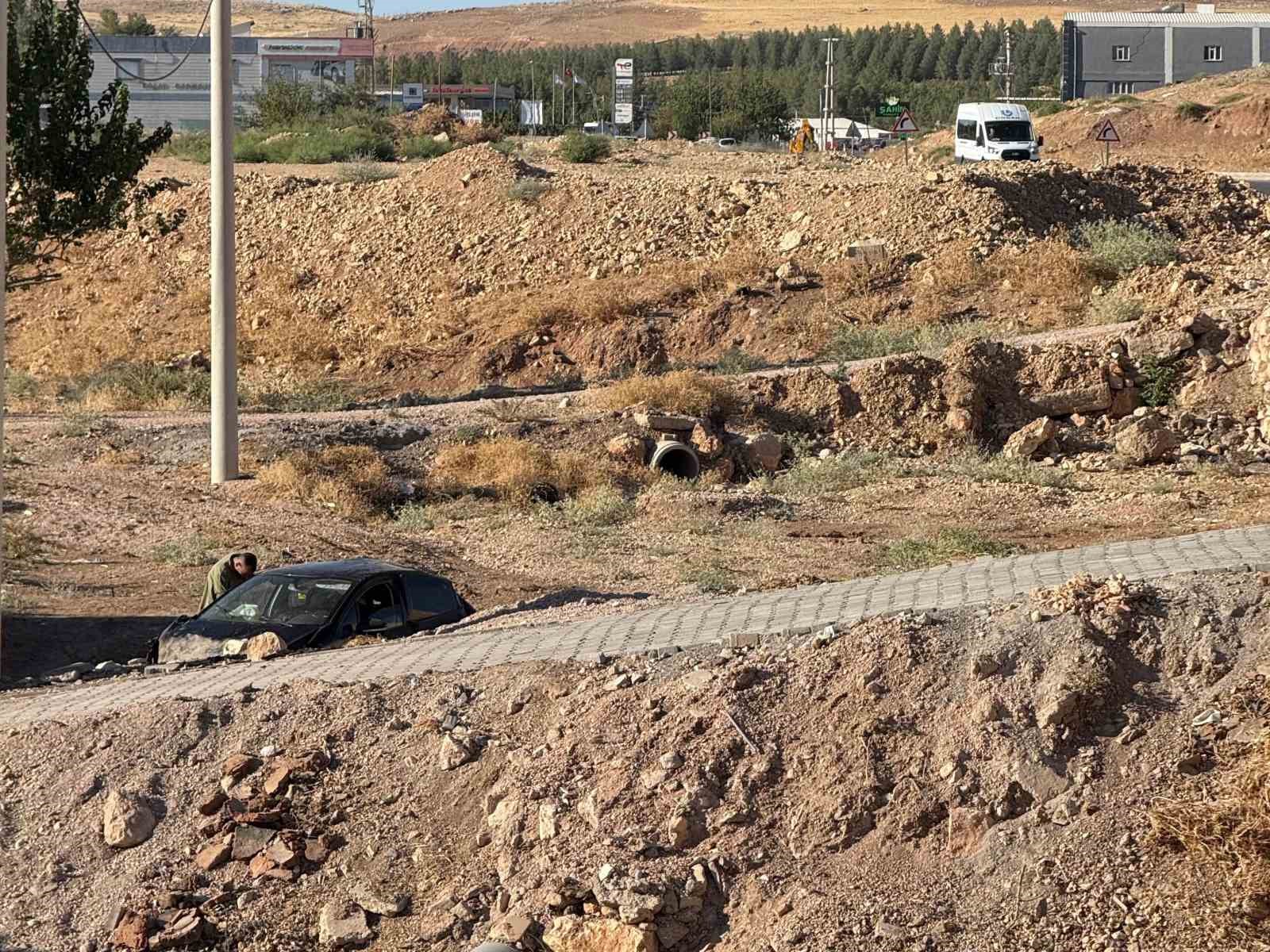 Kurtalan’da otomobil şarampole yuvarlandı: 1 yaralı