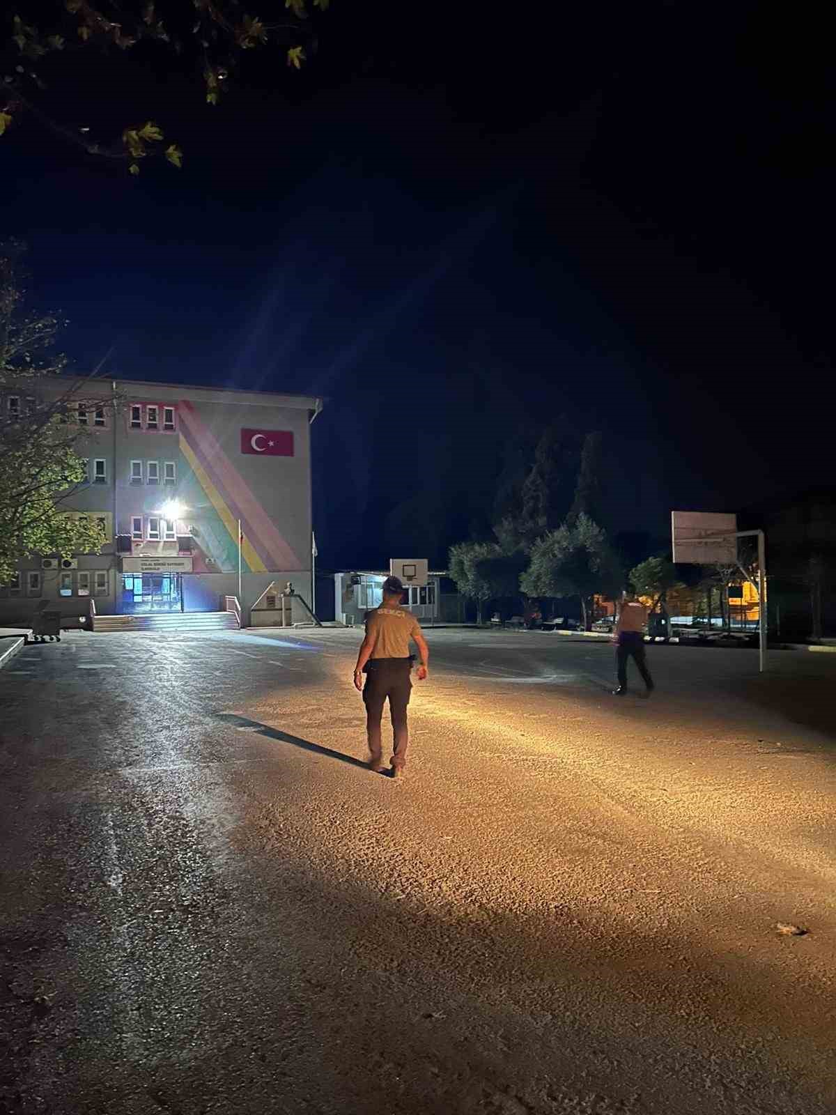 Gece bek&ccedil;ileri okulların g&uuml;venliği i&ccedil;in g&ouml;rev başında
