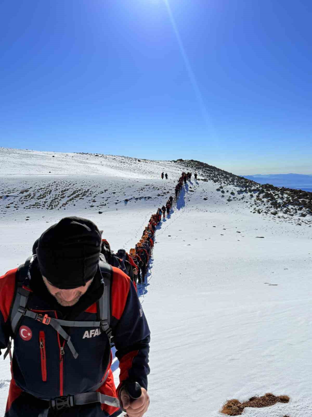 Süphan Dağı’nda ‘Yüksek İrtifada Müdahale ve Kaynaşma’ faaliyeti