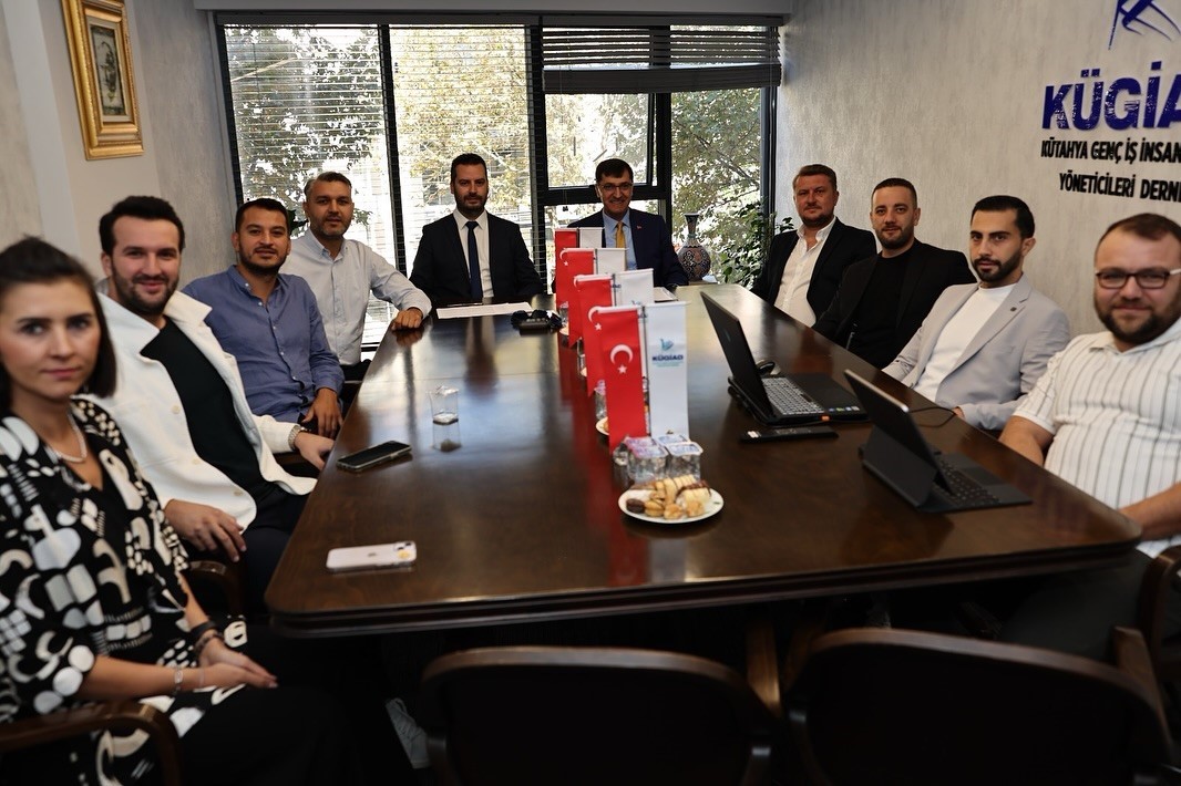 Başkan Ey&uuml;p Kahveci&rsquo;den K&Uuml;GİAD&rsquo;a anlamlı ziyaret
